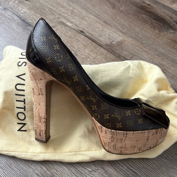 Louis Vuitton heels - Picture 3 of 4